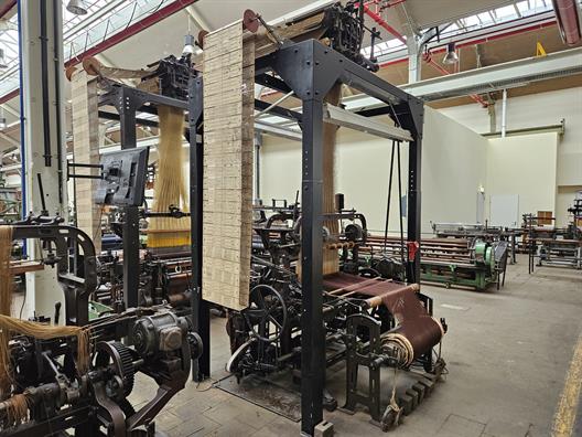 Exkursion Textilmuseum Montfort Mönchengladbach  Webmaschine mit Lochkarte